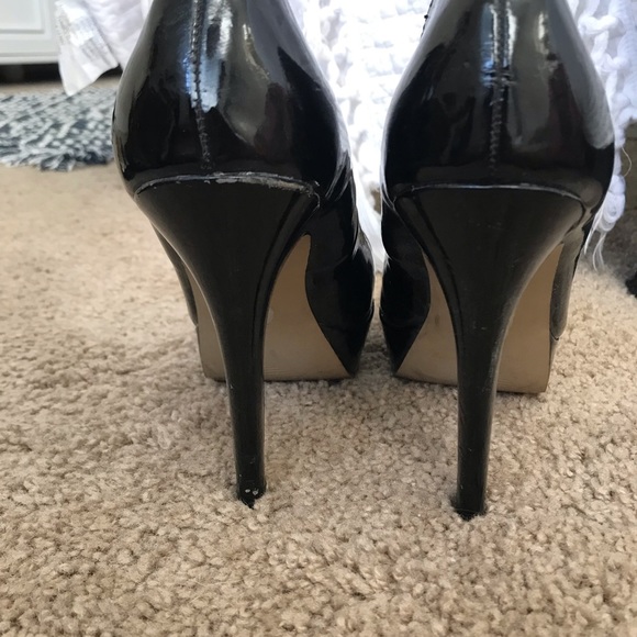 Guess Black Patent Pumps - Picture 3 of 7